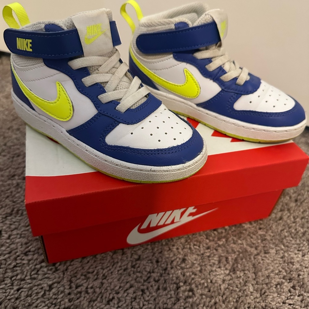 Nike Kids White and Blue Sneakers with Yellow Accents